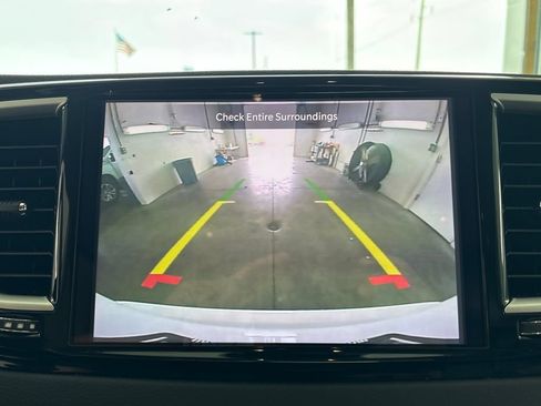 Used 2024 Chrysler Pacifica Touring-L FWD image 35