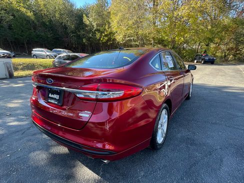 Used 2018 Ford Fusion SE w/ Fusion SE Technology Package image 8