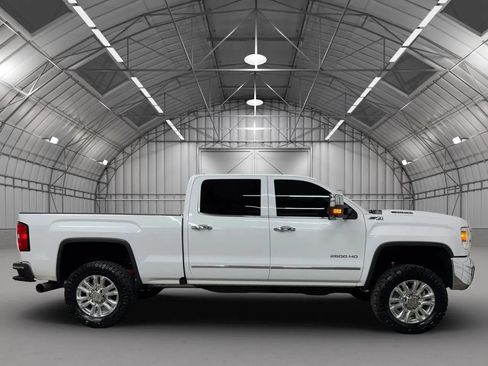 Used 2019 GMC Sierra 2500 SLT w/ Duramax Plus Package AWD/4WD image 7