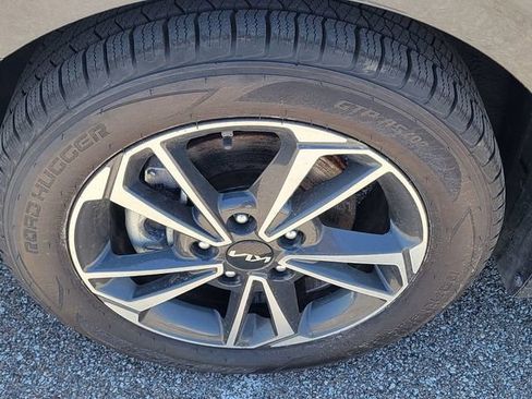 Used 2024 Kia Forte LXS w/ LXS Technology Package FWD image 6