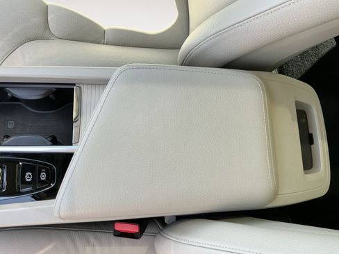Used 2020 Volvo V60 T5 Momentum FWD image 11