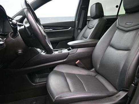 Certified 2020 Cadillac XT6 Premium Luxury AWD/4WD image 12