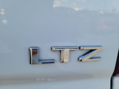 Used 2021 Chevrolet Silverado 1500 LTZ w/ LTZ Convenience Package II AWD/4WD image 5