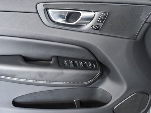 Used 2025 Volvo XC60 B5 Plus image 22