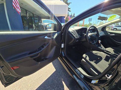 Used 2015 Ford Focus SE w/ SE Sport Package FWD image 20