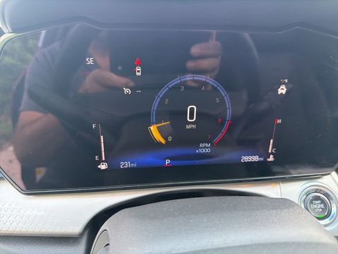 Used 2025 Chevrolet Trax LT w/ LT Convenience Package FWD image 6