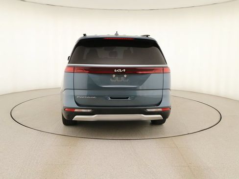 Used 2022 Kia Carnival SX FWD image 5