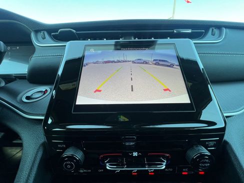 New 2026 Jeep Grand Cherokee Laredo image 9