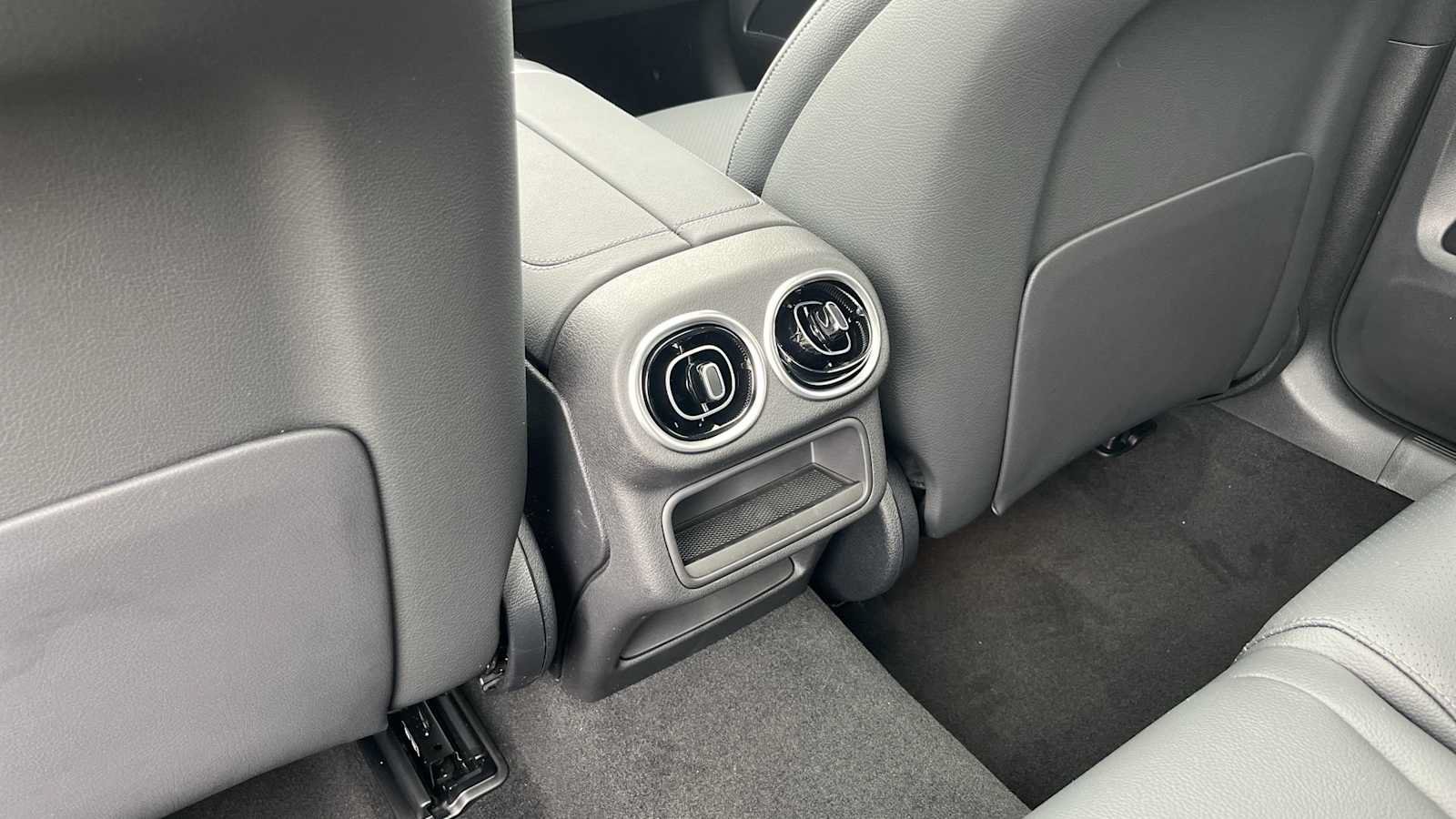 Used 2026 Mercedes-Benz GLC 300 4MATIC image 38
