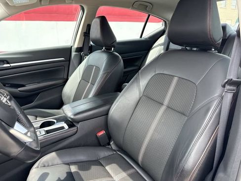 Used 2024 Nissan Altima 2.5 SR FWD image 11