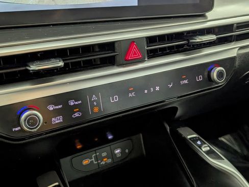 Used 2024 Kia Sorento S w/ Panoramic Sunroof Package image 18