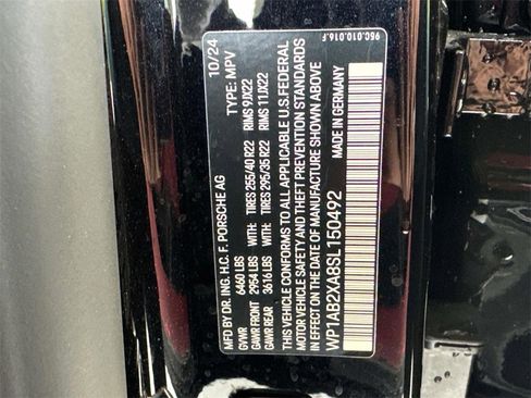 Used 2025 Porsche Macan 4S Electric image 28