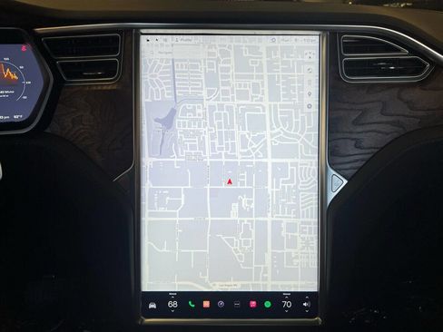 Used 2018 Tesla Model X 75D image 11