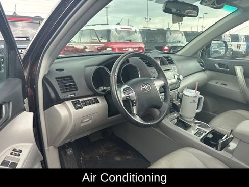 Used 2012 Toyota Highlander SE w/ Tow Pkg AWD/4WD image 10