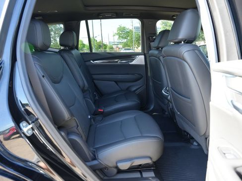 Certified 2025 Cadillac XT6 Sport w/ Technology Package AWD/4WD image 23