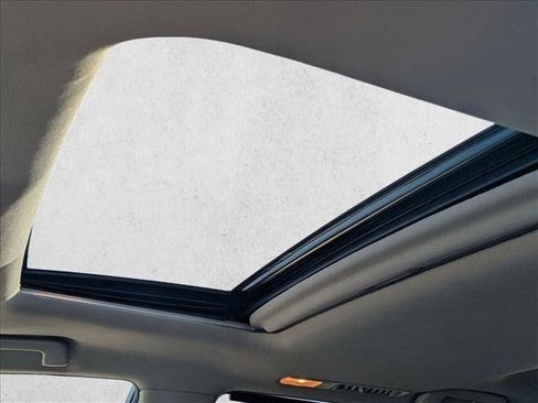 Used 2019 Toyota Highlander XLE image 16