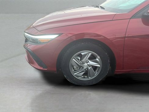Certified 2024 Hyundai Elantra SE image 9