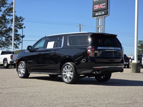 Used 2024 Chevrolet Suburban High Country w/ Advanced Technology Package image 5