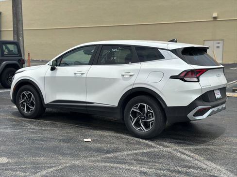 Used 2025 Kia Sportage LX FWD image 5