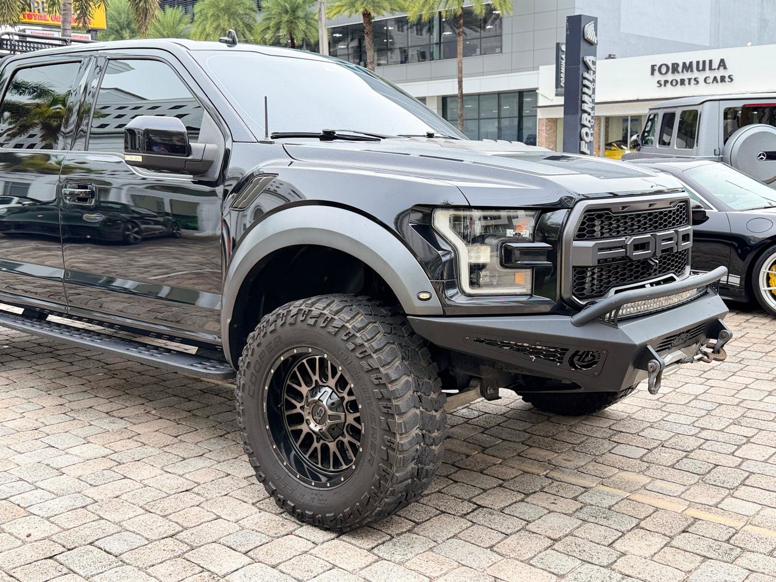 Used 2019 Ford F150 Raptor w/ Equipment Group 802A Luxury AWD/4WD image 6