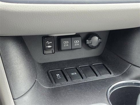 Used 2019 Toyota Highlander XLE image 24