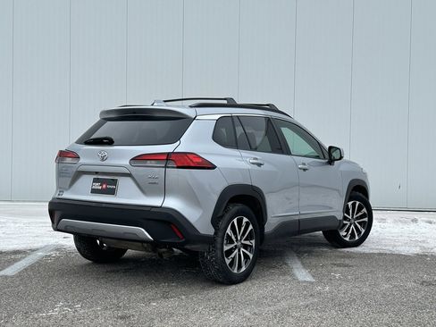 Used 2024 Toyota Corolla Cross XLE image 5