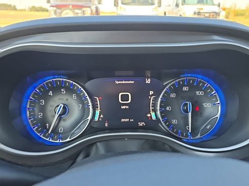 Used 2025 Chrysler Pacifica Select FWD image 13