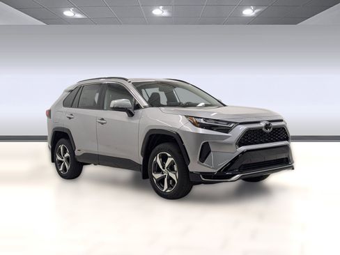 New 2025 Toyota RAV4 SE image 6