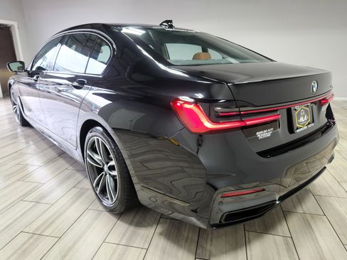 Used 2021 BMW 740i w/ M Sport Package image 3