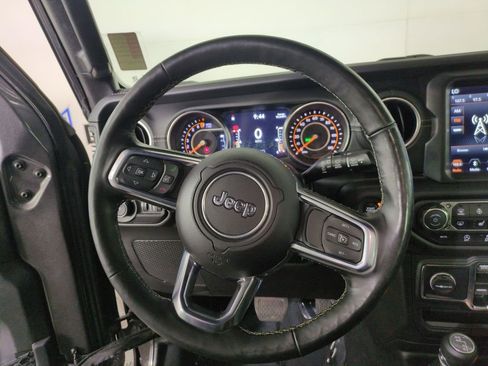 Used 2019 Jeep Wrangler Unlimited Sahara AWD/4WD image 17