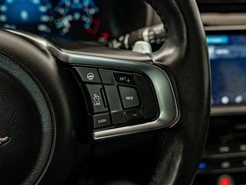 Used 2017 Jaguar F-PACE S image 21