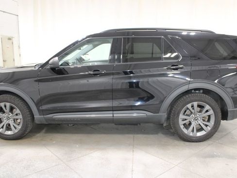 Used 2021 Ford Explorer XLT w/ Equipment Group 202A AWD/4WD image 6