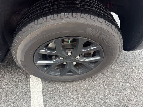 Used 2024 Jeep Grand Cherokee L Altitude image 11