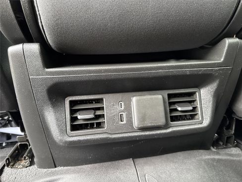 Used 2024 Chevrolet Silverado 2500 LT image 31