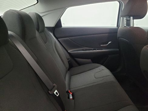 Used 2023 Hyundai Elantra SE FWD image 19