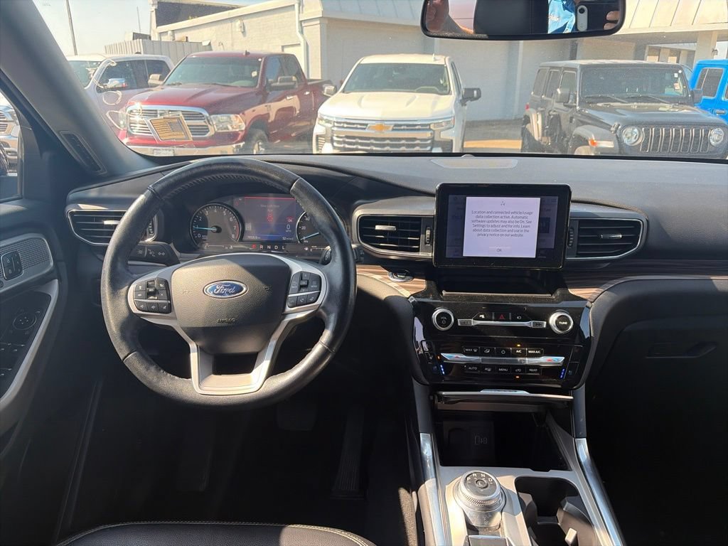 Used 2023 Ford Explorer Limited w/ Equipment Group 301A AWD/4WD image 14