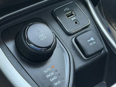 Used 2017 Jeep Compass Latitude w/ Popular Equipment Group image 38