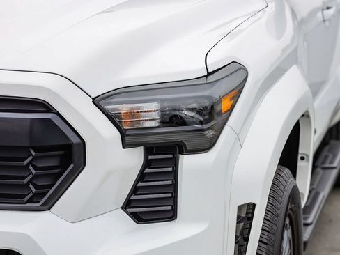 Used 2025 Toyota Tacoma TRD Sport RWD image 5