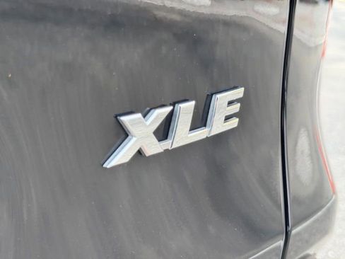 Used 2022 Toyota RAV4 XLE w/ Convenience Package FWD image 12