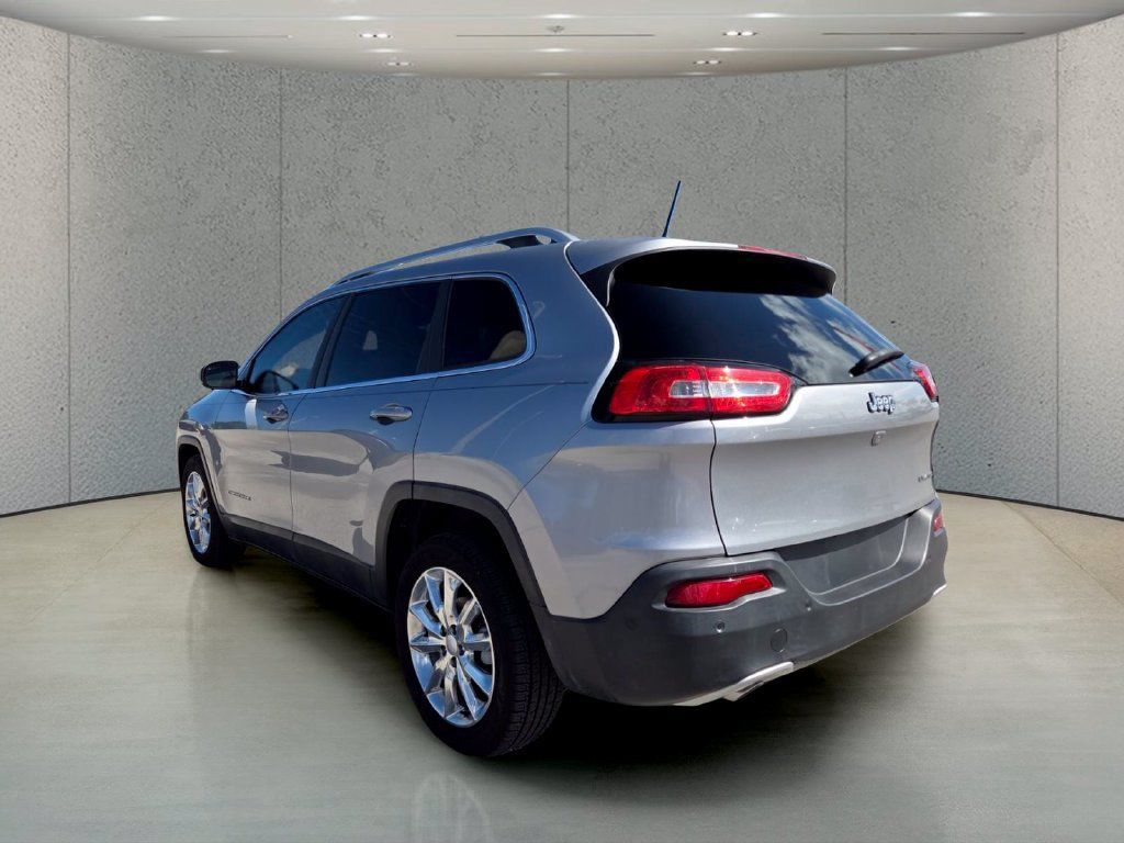 Used 2017 Jeep Cherokee Limited w/ Technology Group FWD image 8