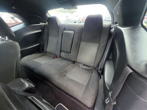 Used 2016 Dodge Challenger SXT w/ Driver Convenience Group image 17