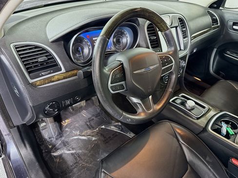 Used 2018 Chrysler 300 Limited RWD image 23