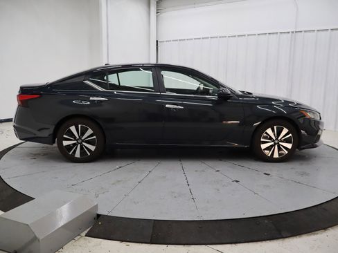 Used 2022 Nissan Altima 2.5 SV FWD image 2