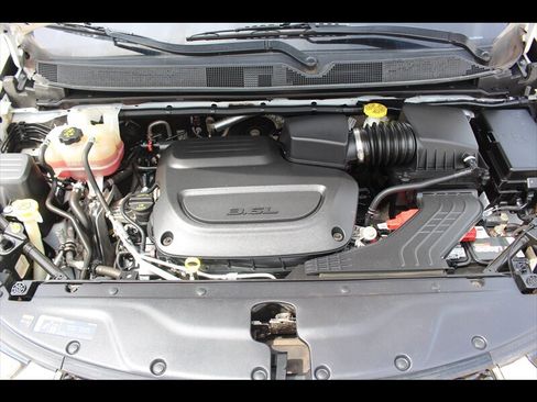 Used 2022 Chrysler Pacifica Touring-L FWD image 34