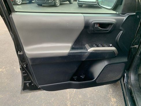 Used 2018 Toyota Tacoma SR5 image 10