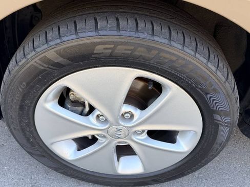 Used 2015 Kia Soul FWD image 9