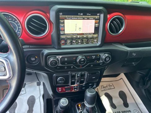 Used 2021 Jeep Gladiator Rubicon AWD/4WD image 15