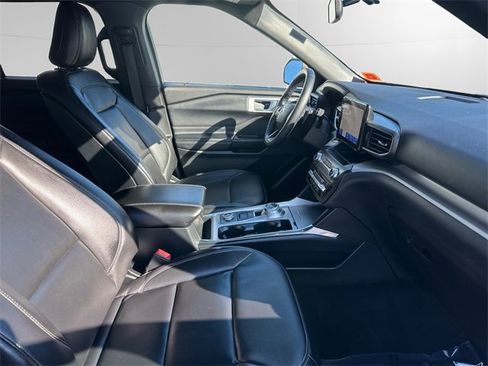 Used 2020 Ford Explorer XLT w/ Equipment Group 202A image 15