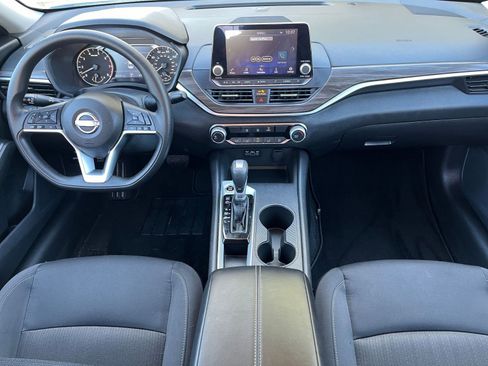 Used 2025 Nissan Altima 2.5 SV image 31