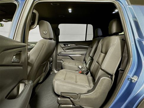 Used 2025 Chevrolet Traverse LT image 22